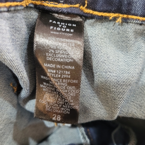 Fashion To Figure Jeans Size 28 Womens Plus Size New WIth Tags Waist 50" Stretch - Picture 9 of 13